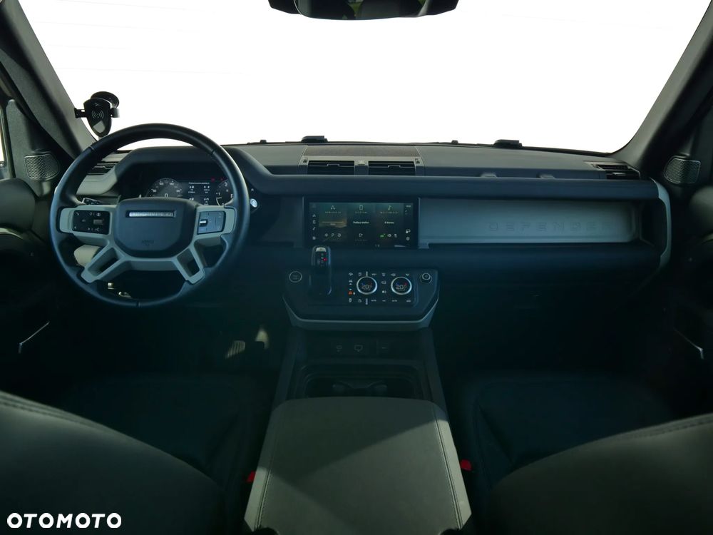 Land Rover Defender - 38