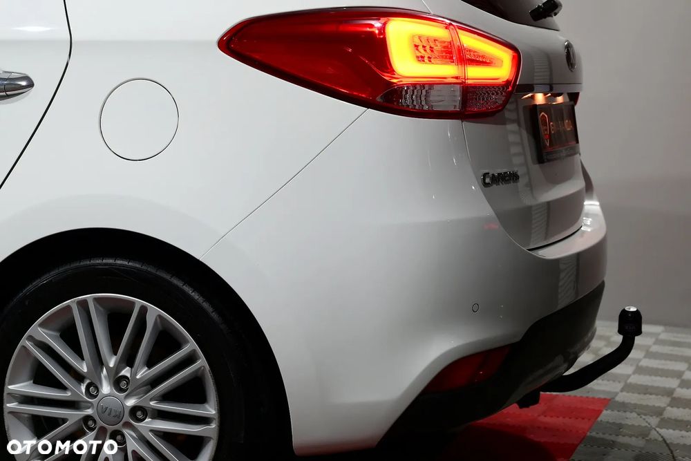 Kia Carens - 36