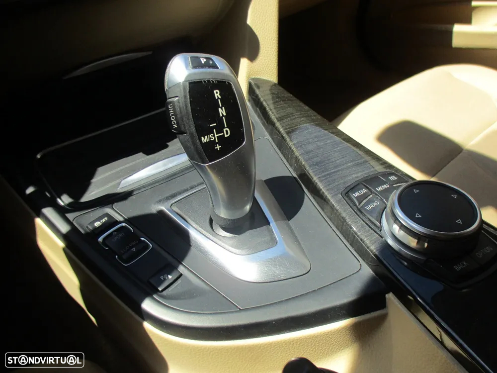 BMW 318 d Auto Exclusive - 26
