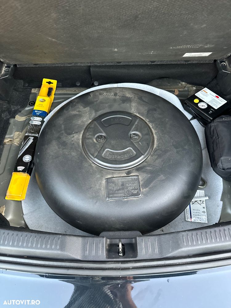 Toyota Auris 1.8 L VVT-i Hybrid Sol - 35