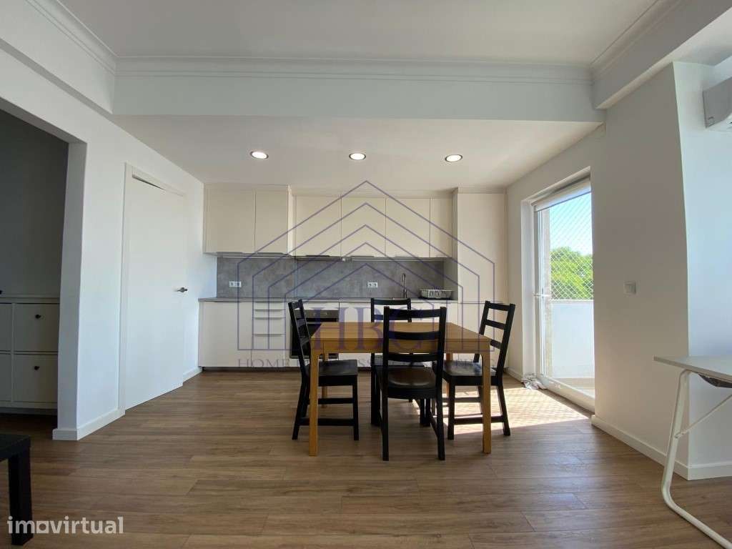 Apartamento T2 com Ar Condicionado, Marquise e Excelente Luminosida... - Grande imagem: 2/28