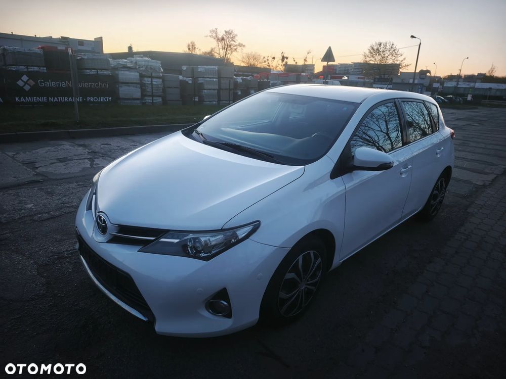 Toyota Avensis - 2