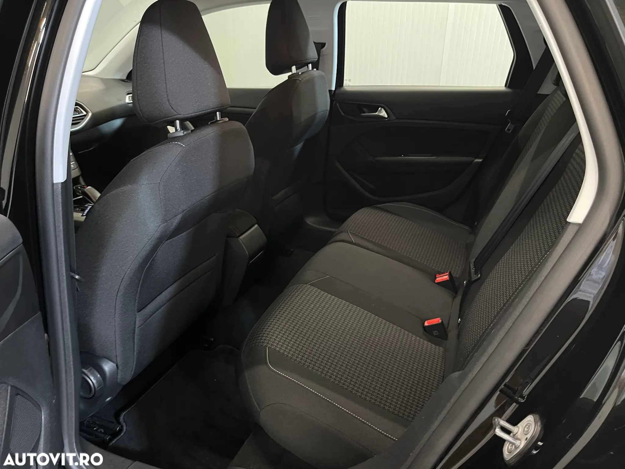 Peugeot 308 SW BlueHDi 130 EAT8 Stop & Start Active Business-Paket - 10