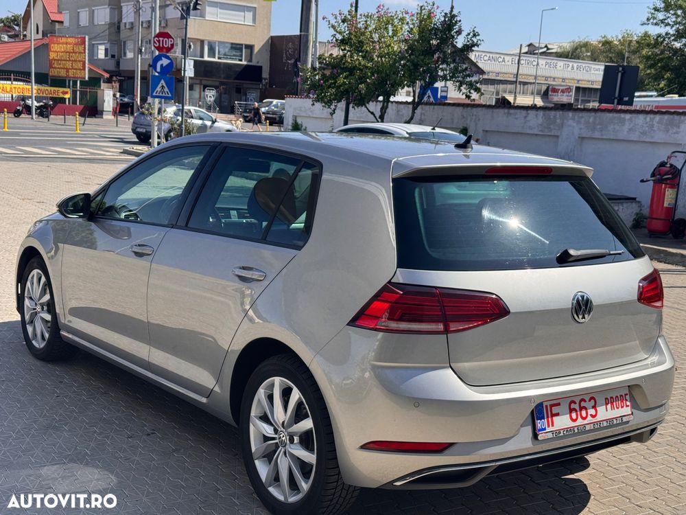 Volkswagen Golf - 10