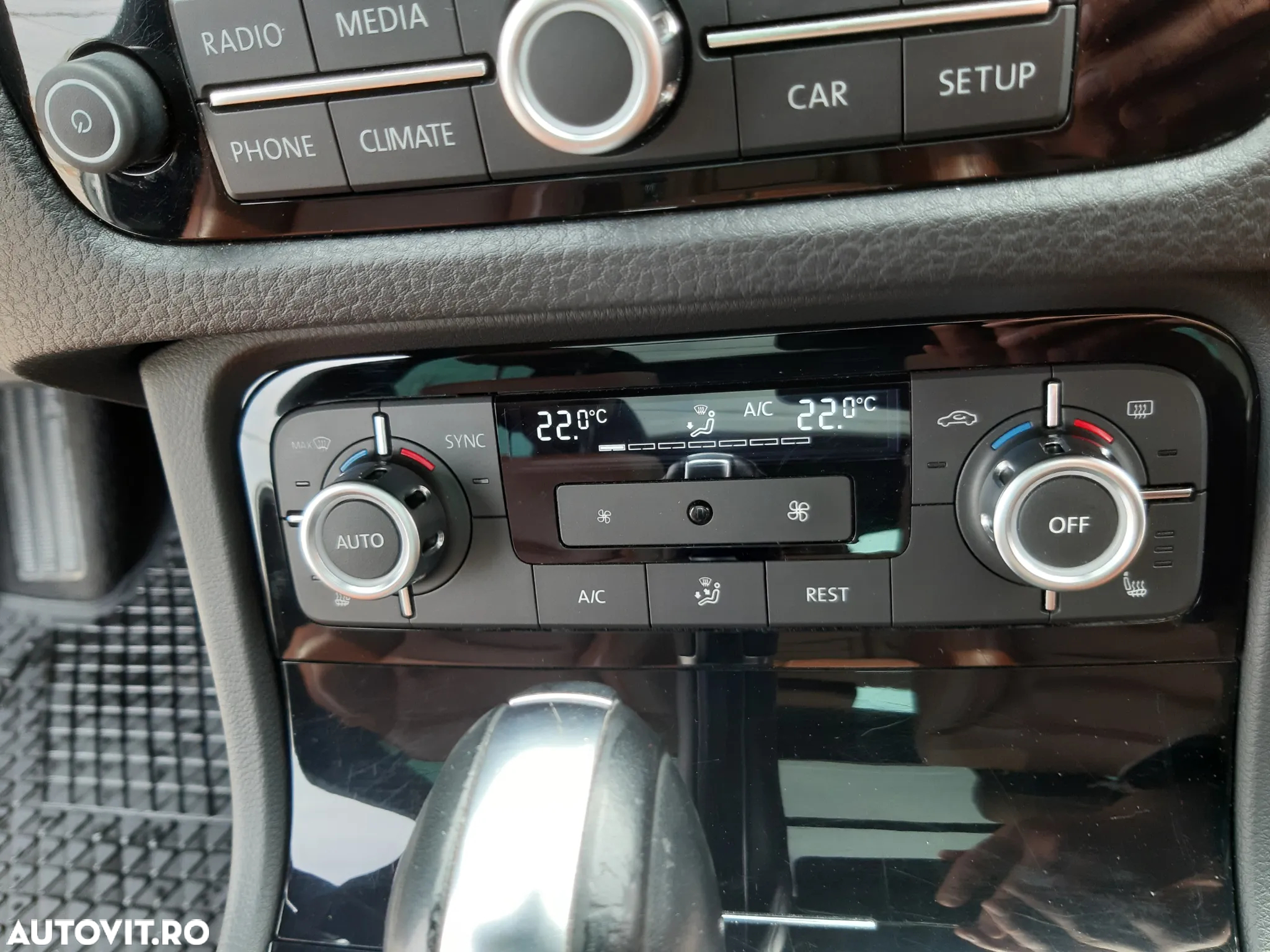 Volkswagen Touareg 3.0 V6 TDI BMT - 25