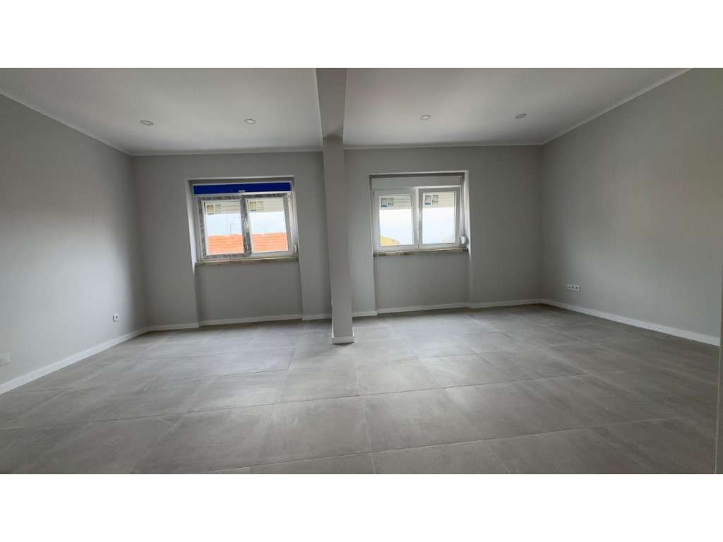 Apartamento T3 com Varanda, para Arrendamento em Almada. - Grande imagem: 4/31
