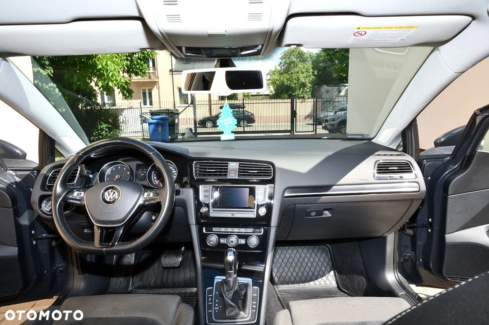 Volkswagen Golf - 28