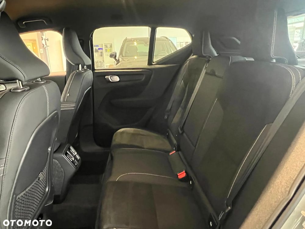 Volvo XC 40 B4 AWD Plus Dark - 21