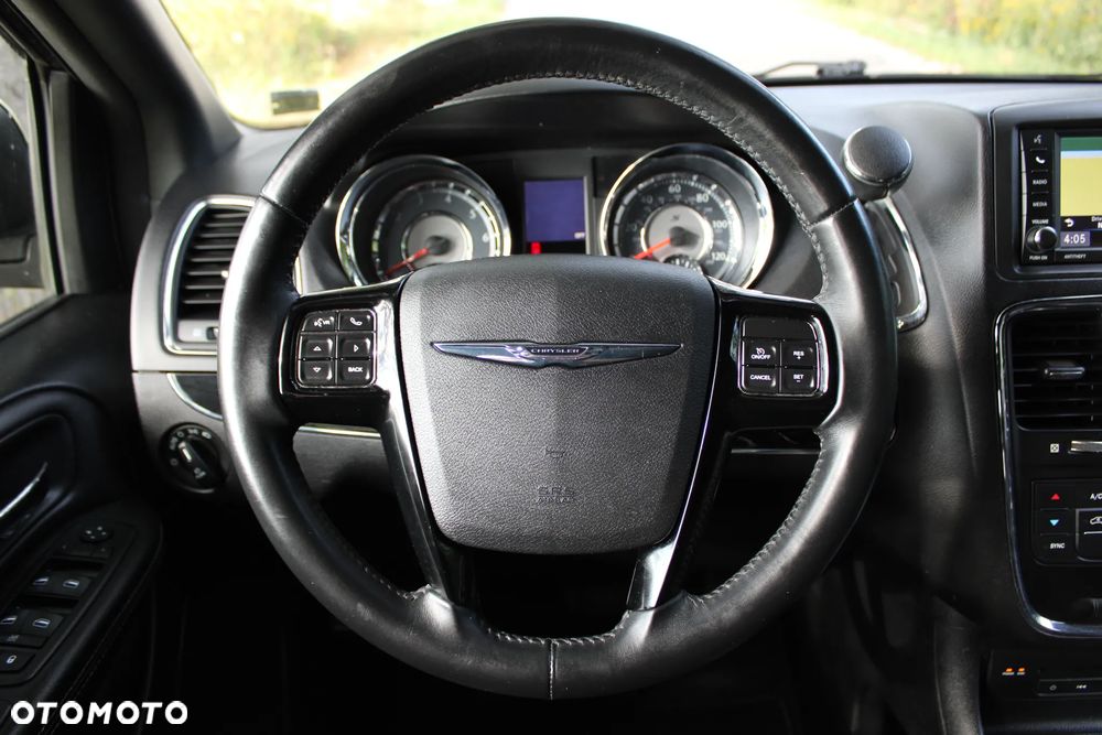 Chrysler Town & Country 3.6 Limited - 31