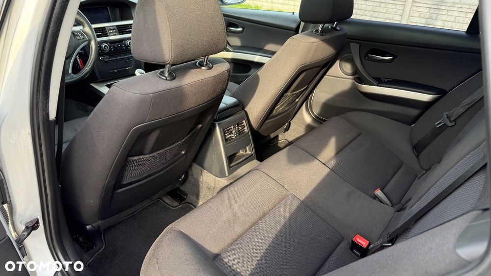 BMW Seria 3 320d DPF - 32