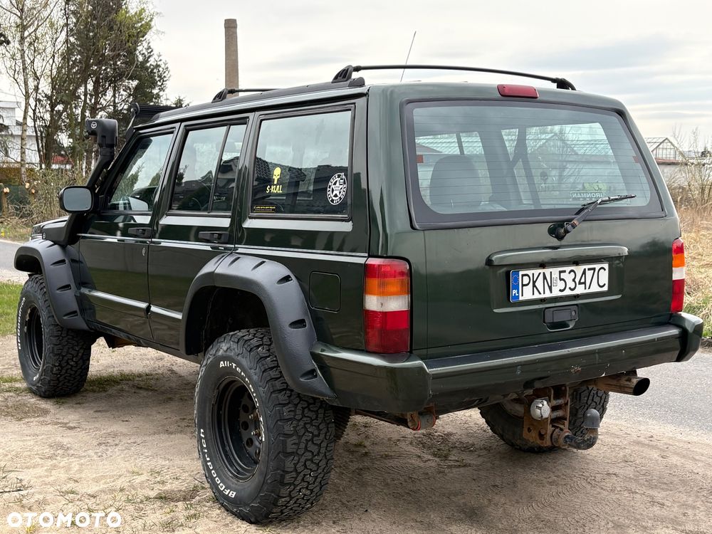 Jeep Cherokee - 4