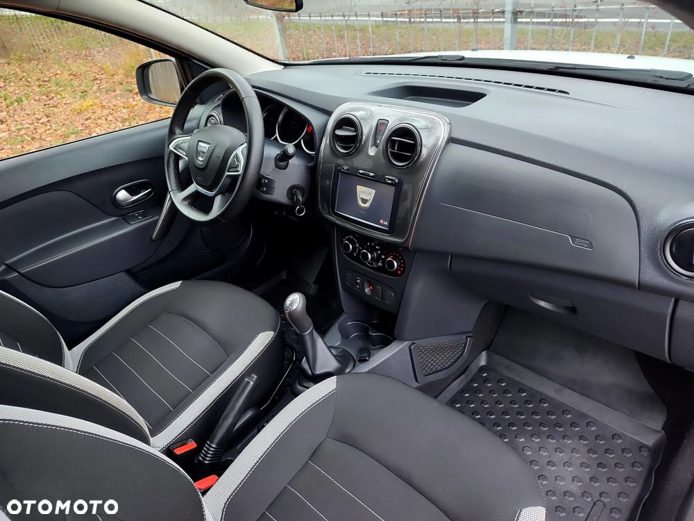 Dacia Logan TCe 90 S&S Stepway Celebration - 22