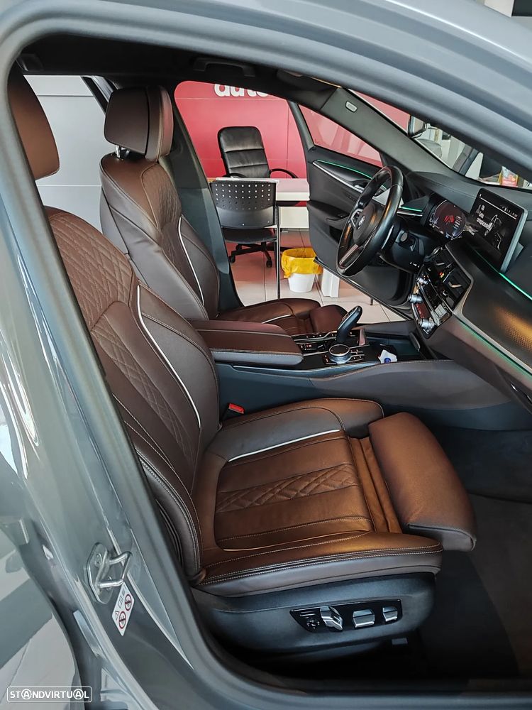 BMW 530 e Pack Desportivo M - 18