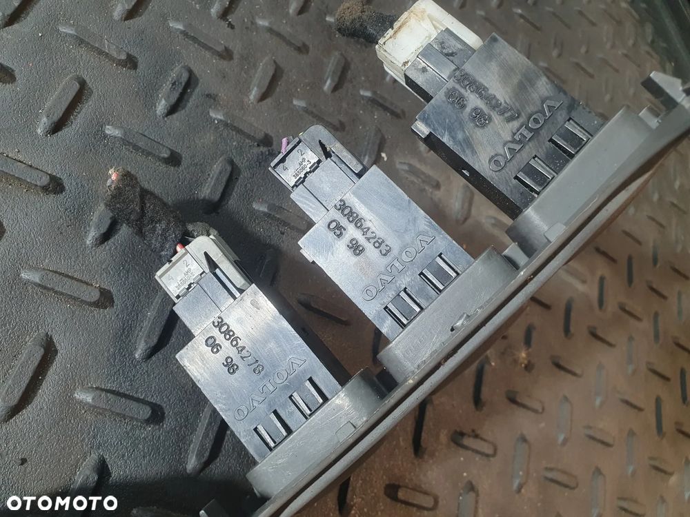 PRZEŁĄCZNIK PODGRZEWANIA FOTELA VOLVO S40, V40 PRZEŁACZNIK DSA KOMPLET   30818631 - 4