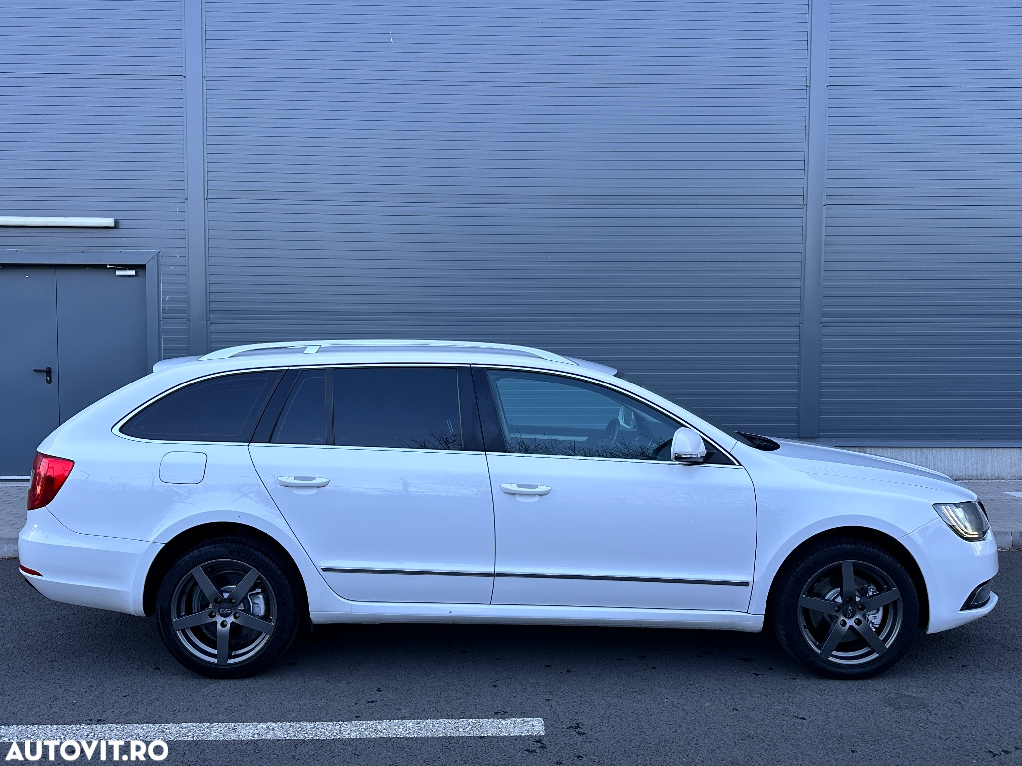 Skoda Superb Combi 2.0 TDI DSG Ambition - 17
