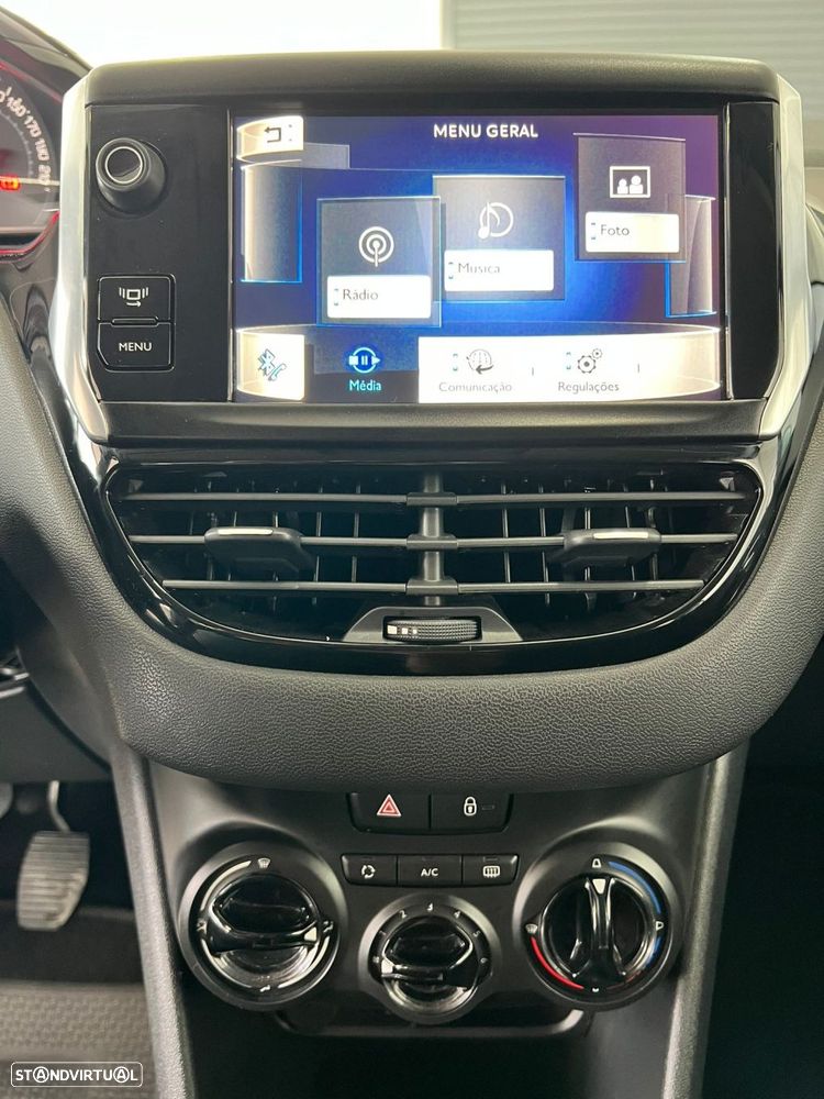 Peugeot 208 1.2 VTi SE Style - 6