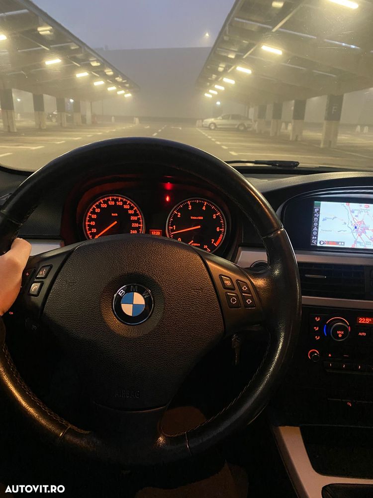 BMW Seria 3 318i Touring - 6