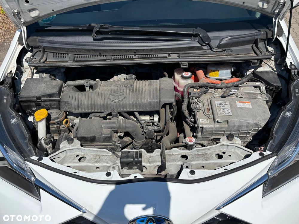 Toyota Yaris Hybrid 100 Premium - 33