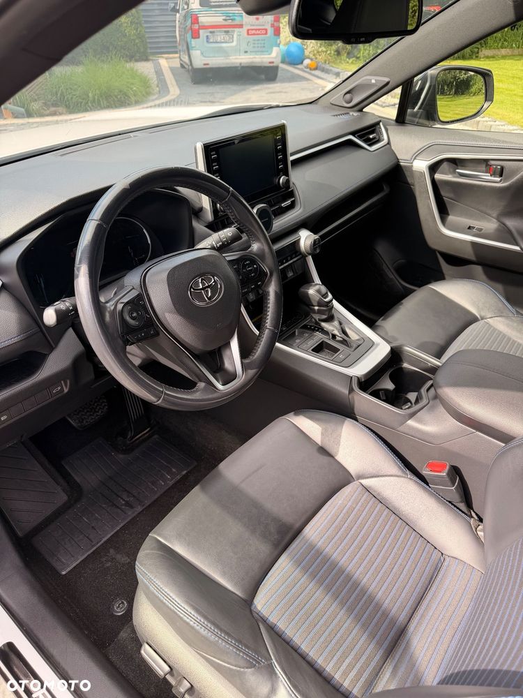 Toyota RAV4 - 6