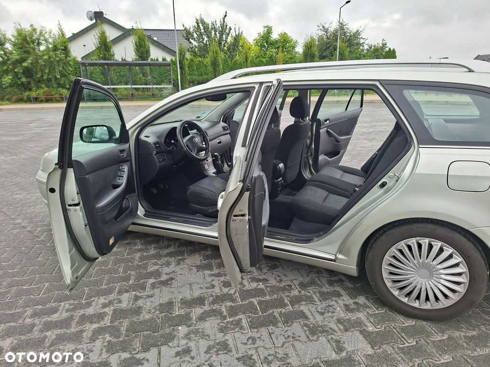 Toyota Avensis 1.8 VVT-i Combi - 17