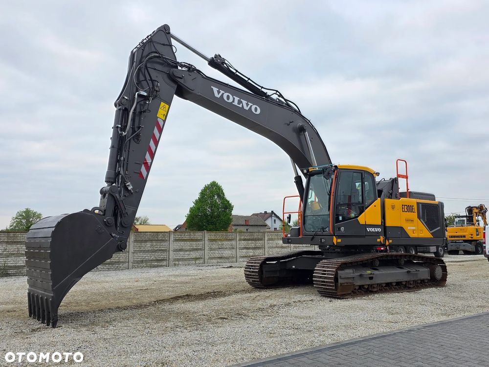 Volvo EC 300 EL, 2022 ROK, 3600 MTH, PODNOSZONA KABINA - 10