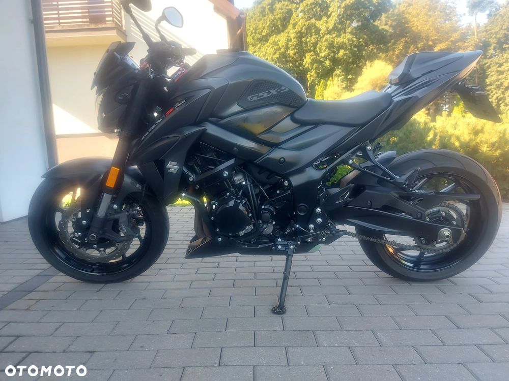 Suzuki GSX - 16