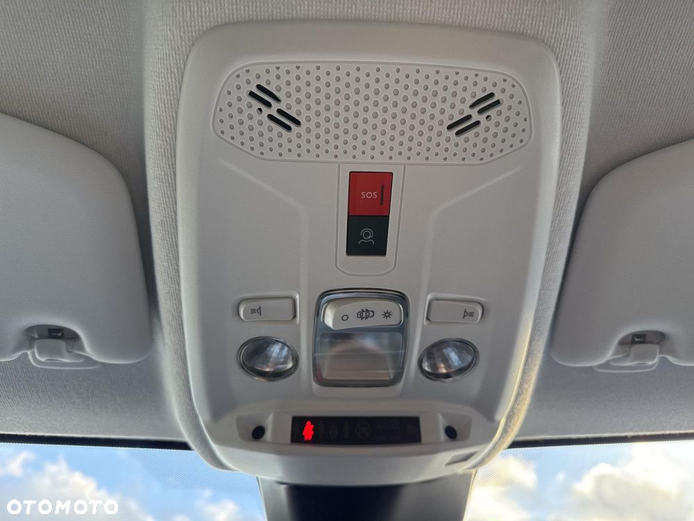 Peugeot 208 - 35