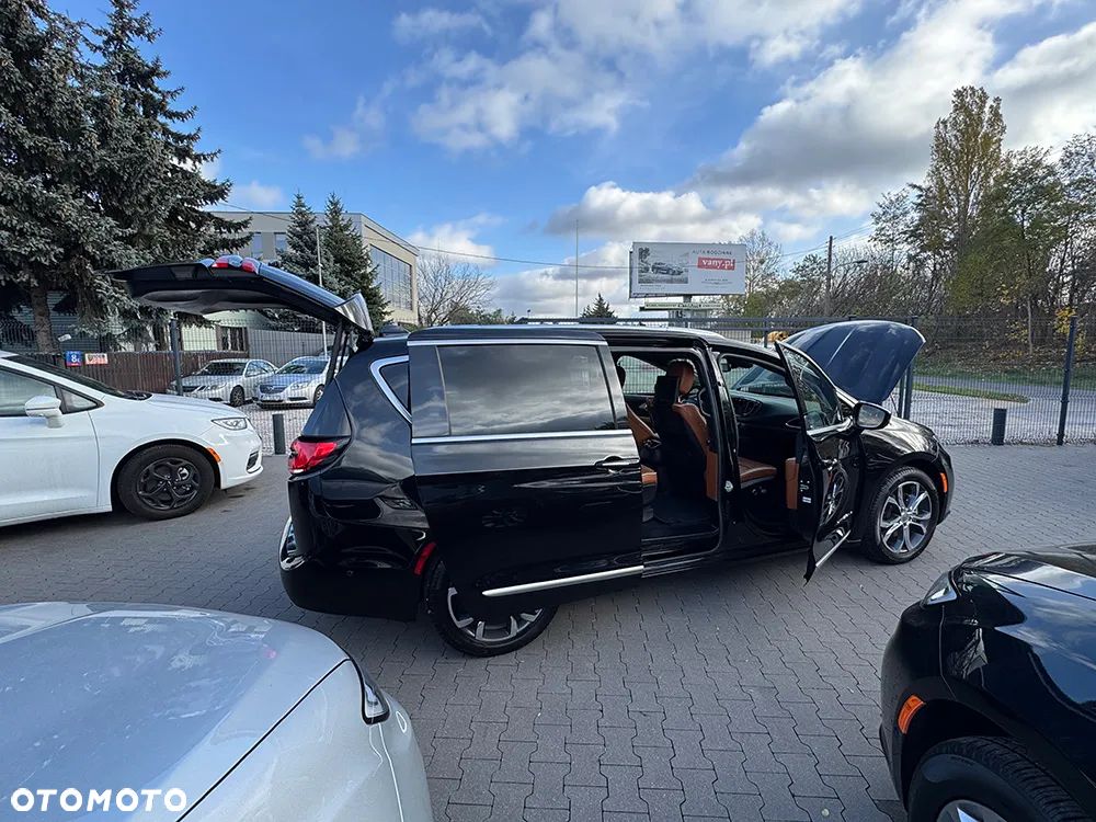 Chrysler Pacifica - 3