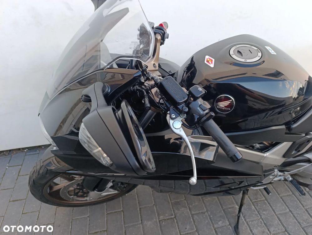 Honda VFR - 12