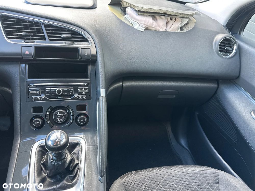 Peugeot 3008 1.6 BlueHDi Style S&S - 27
