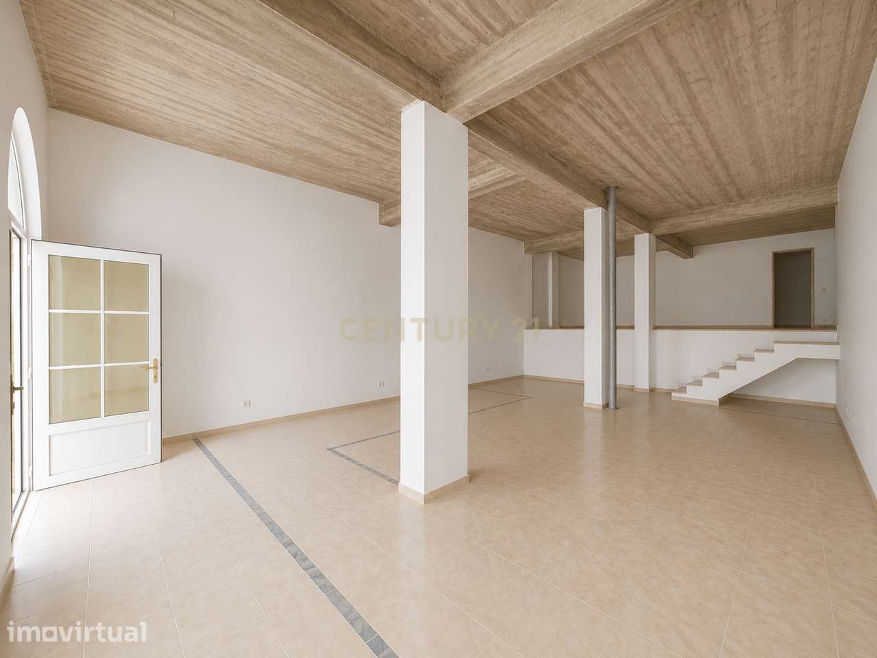 Loja Comercial para Arrendamento no Centro de Lagoa, Algarve. - Grande imagem: 2/9