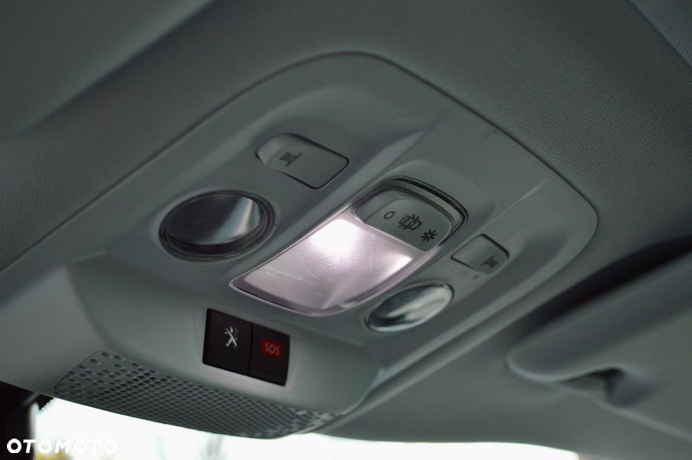 Peugeot 2008 BlueHDi FAP 120 STOP & START GT-Line Edition - 25