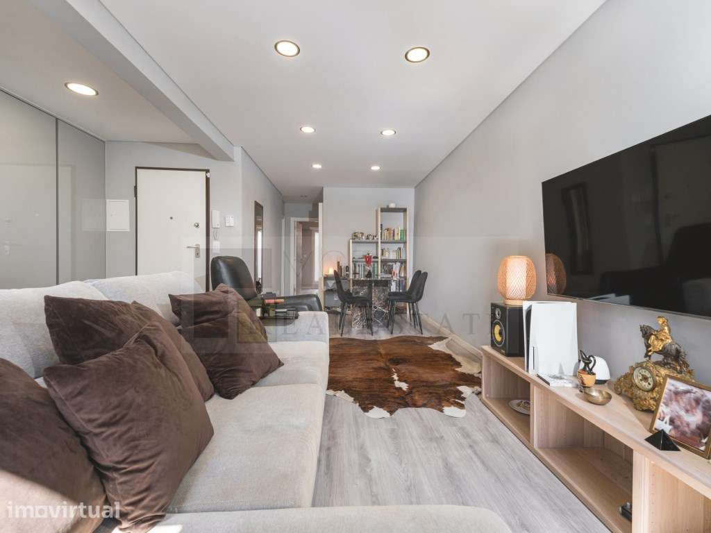 Apartamento T2 c/ terraço - Remodelado, Cruz Quebrada - Grande imagem: 4/28