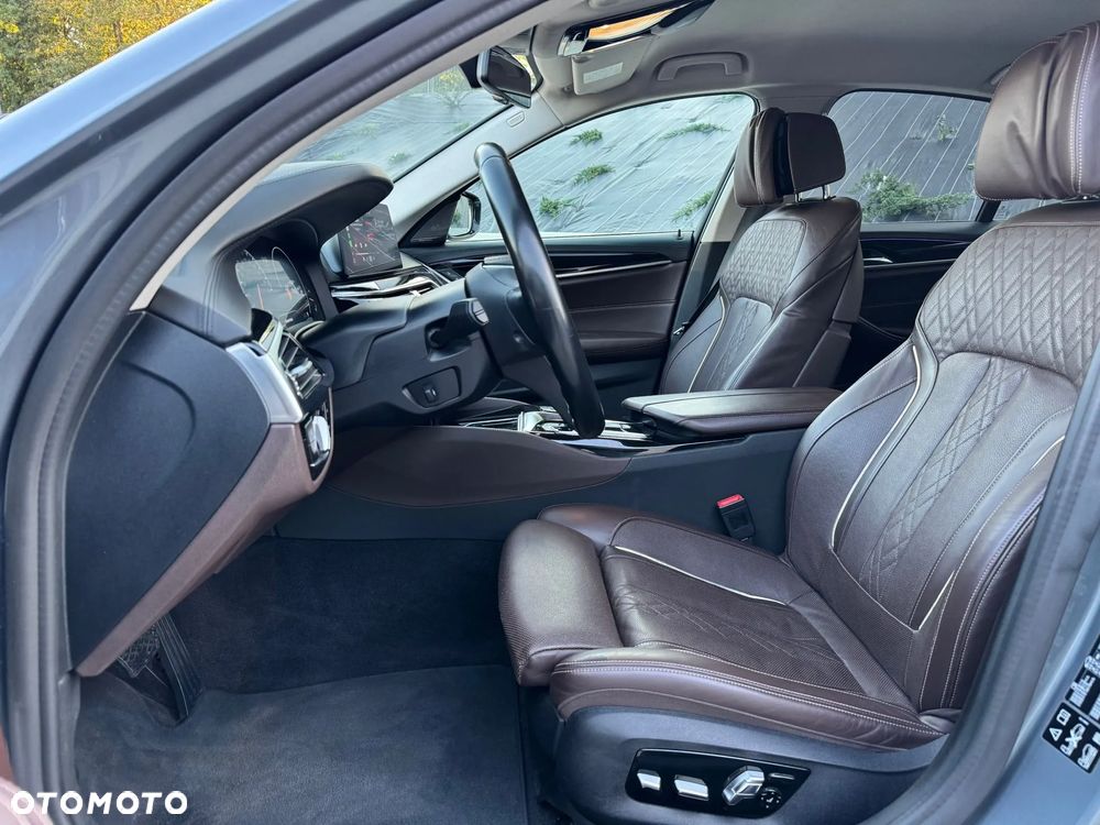 BMW Seria 5 530i xDrive Luxury Line sport - 11