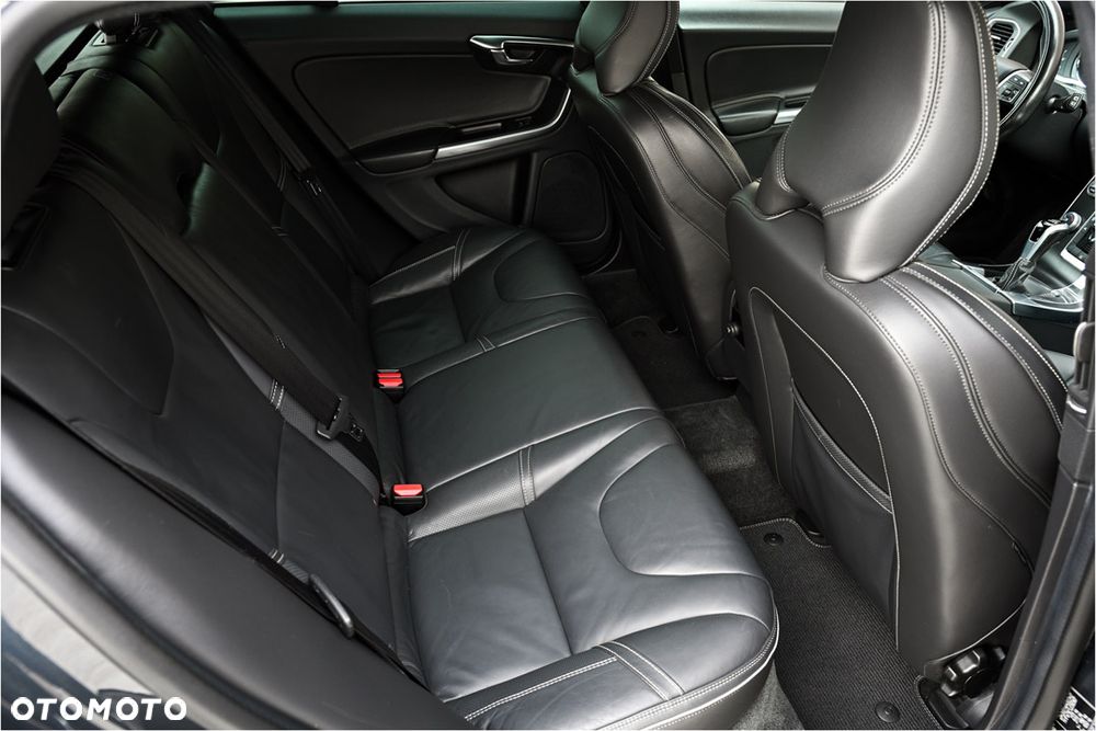 Volvo V60 D3 R-Design - 7