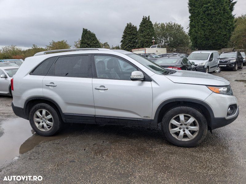 Dezmembrari / Dezmembrez Kia Sorento 2 2.2 CRDi D4HB cutie viteze manual cod culoare BRIGHT SILVER - 3