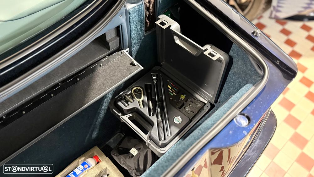 Aston Martin Vantage Coupe - 37