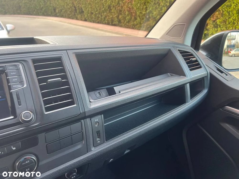 Volkswagen Caravelle - 20