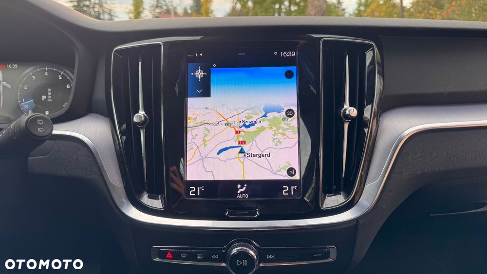 Volvo V60 B3 B DKG Momentum - 39