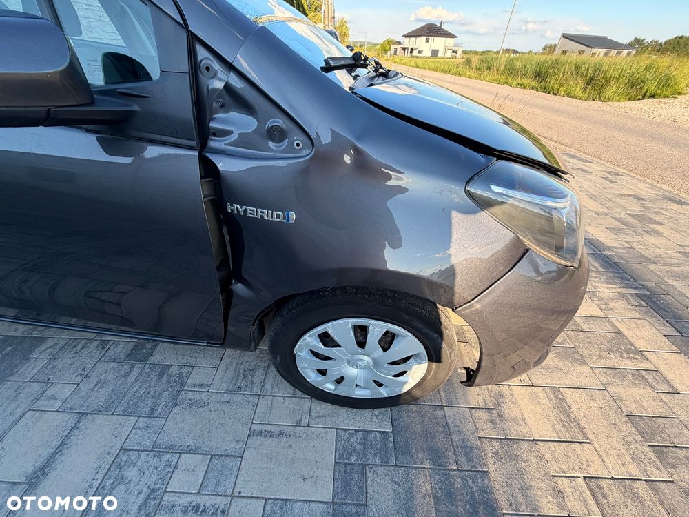 Toyota Yaris Hybrid 100 Dynamic - 3