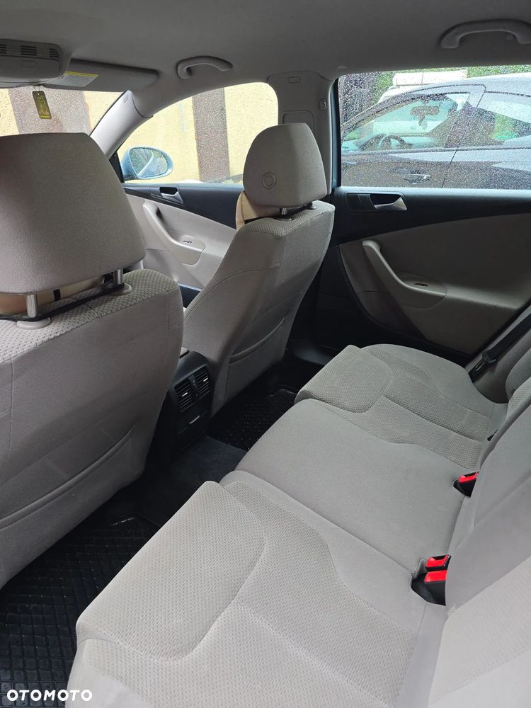 Volkswagen Passat 2.0 TDI DPF Comfortline - 8