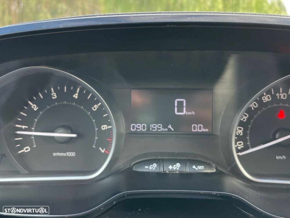 Peugeot 208 1.2 PureTech Style - 3