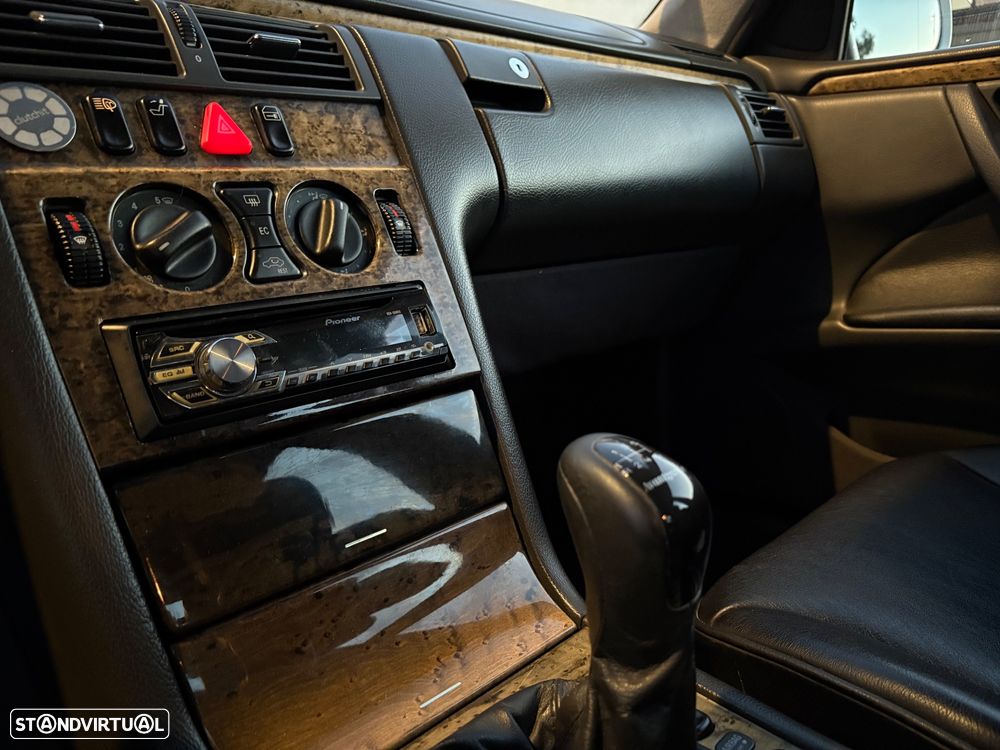 Mercedes-Benz E 240 Classic - 9