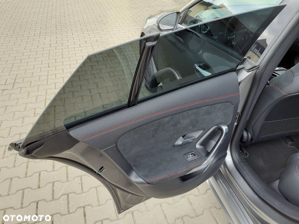 Mercedes-Benz CLA 200 AMG Line 7G-DCT - 25