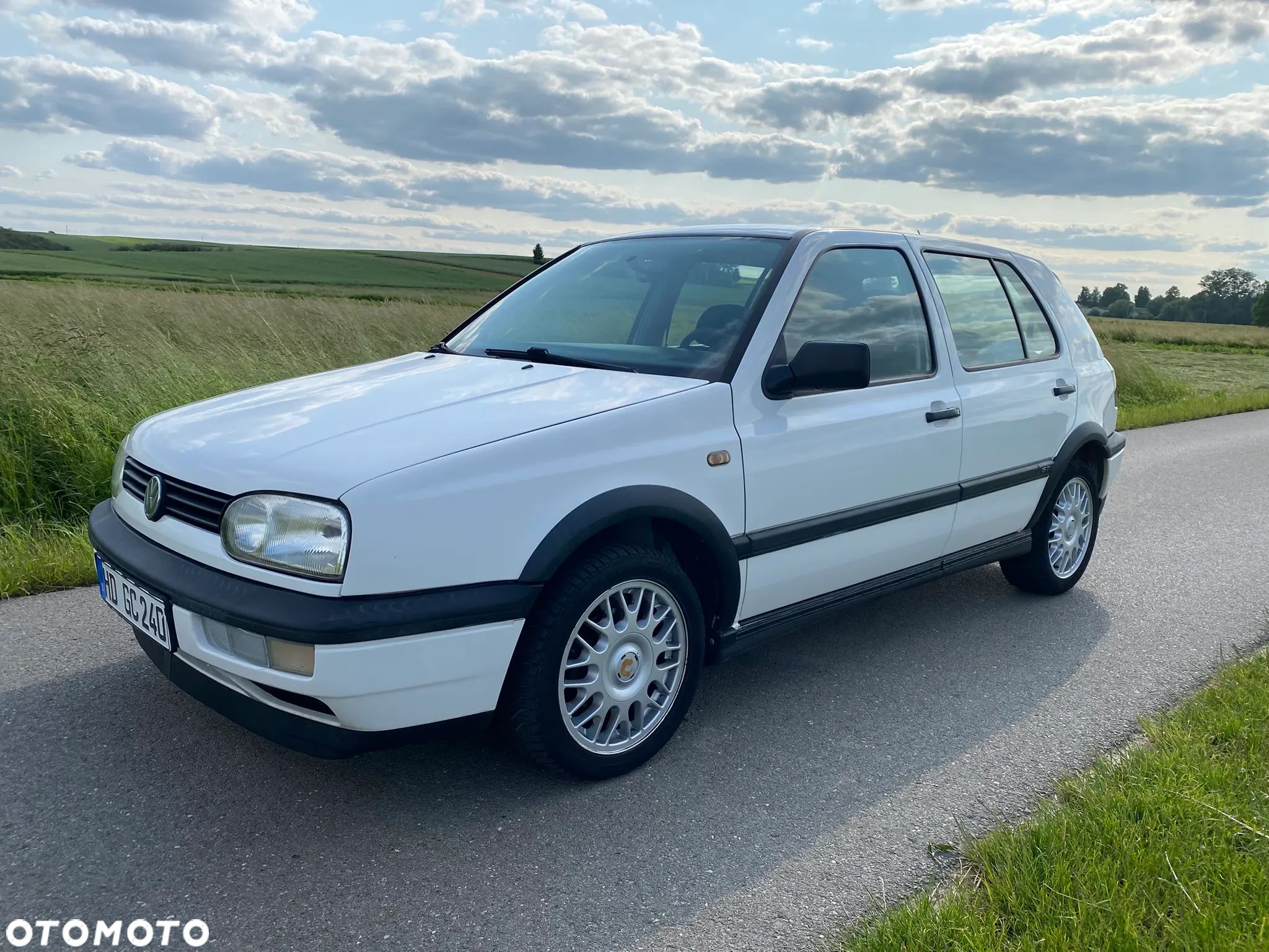 Volkswagen Golf 1.8 GT Special - 1