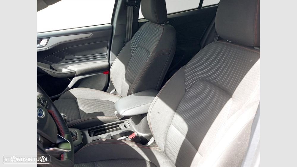 Ford Focus SW 1.0 EcoBoost MHEV ST-Line - 33