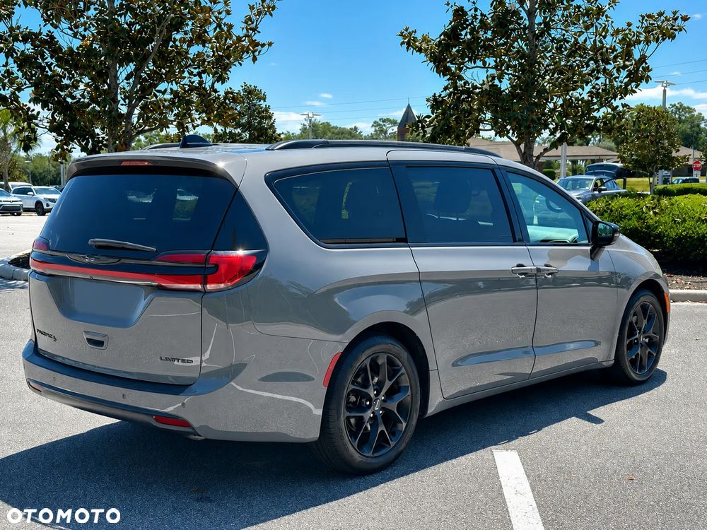 Chrysler Pacifica - 6