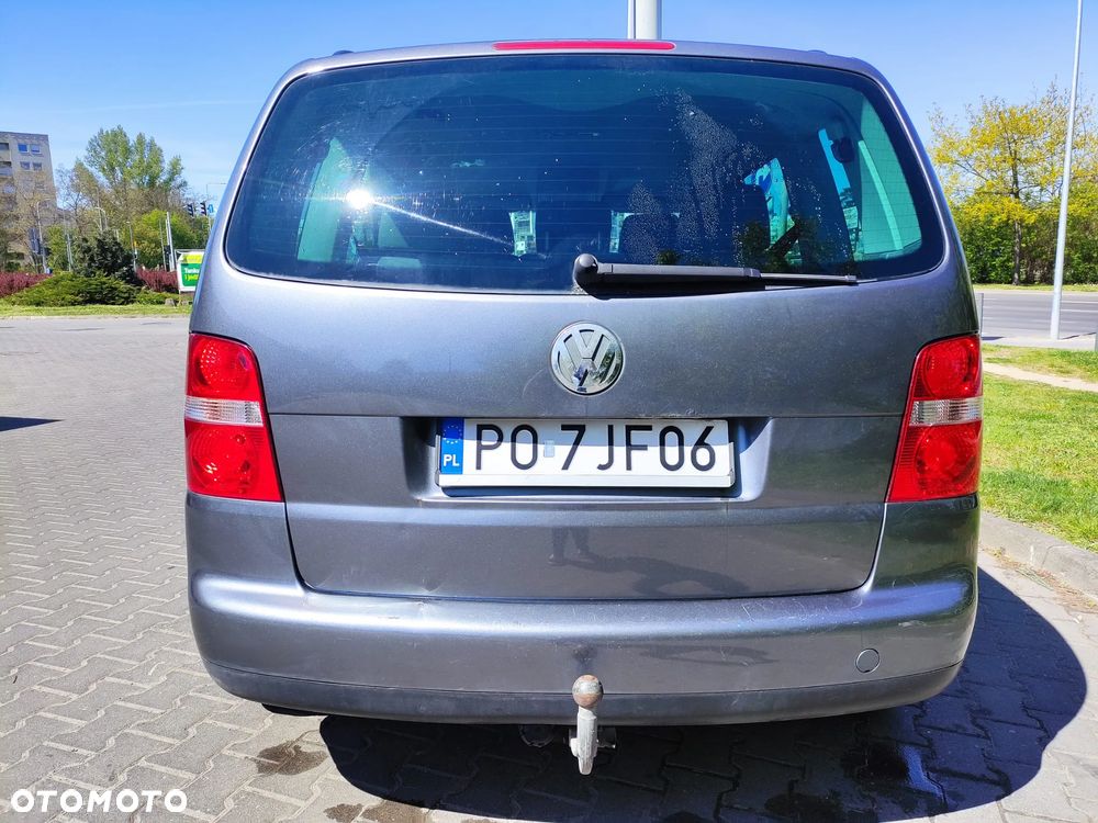 Volkswagen Touran 1.6 FSI Basis - 24