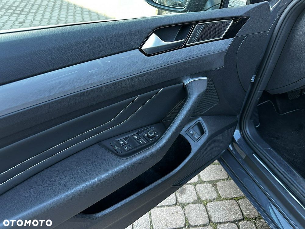 Volkswagen Passat - 12