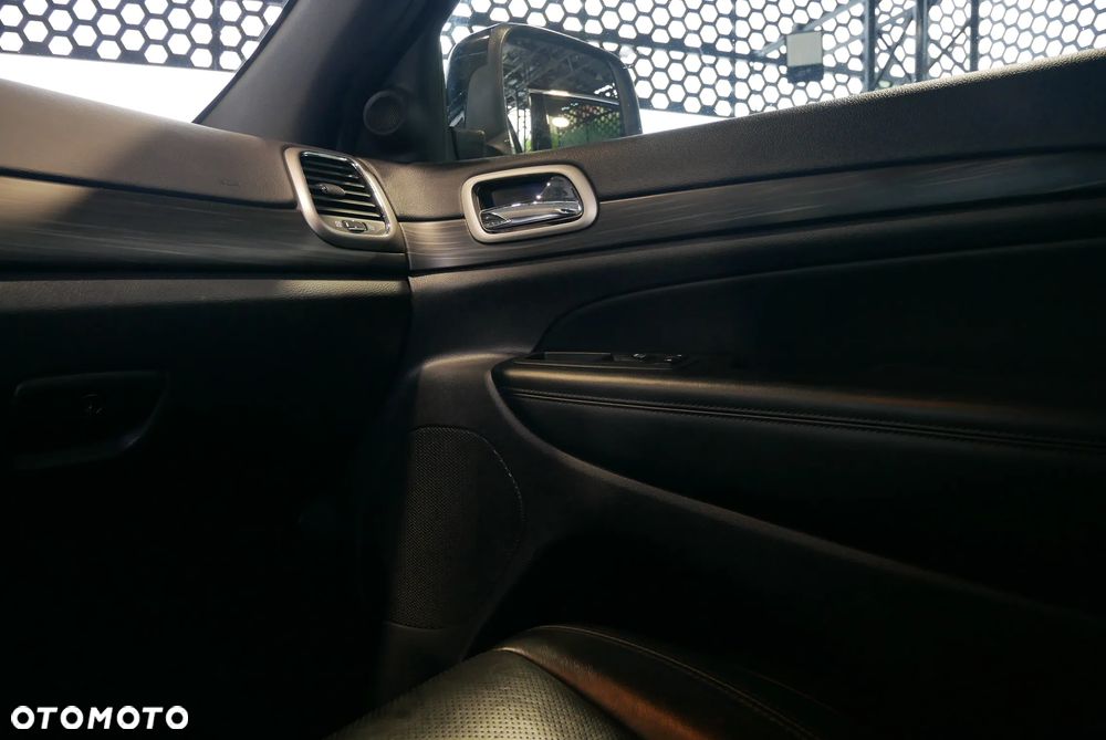 Jeep Grand Cherokee - 25